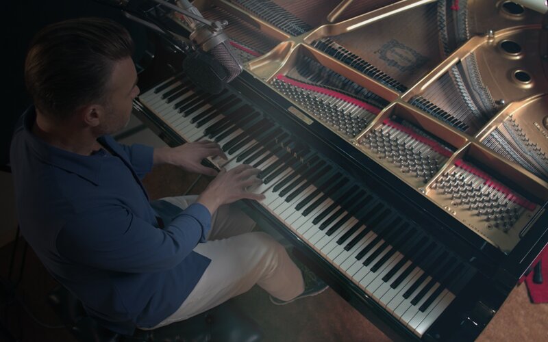 Gary Barlow plays the piano