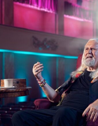 sir billy connolly in a theatre
